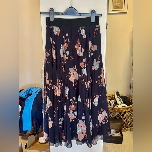 Wilfred Dresses & Skirts - Wilfred Black Pleated Skirt with Blush Pink & Light Blue Floral Print